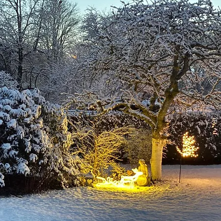 Plumes Et Pinceaux Bed and breakfast Redu